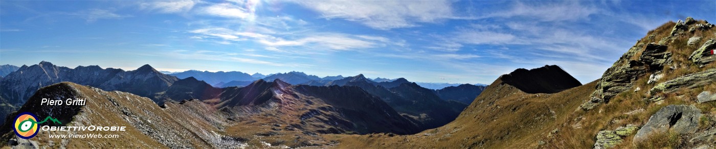 80 La lunga discesa in cresta da Cima a Passo di Lemma.jpg